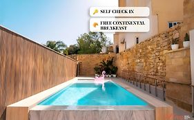 Spinola Stays St Julian'S